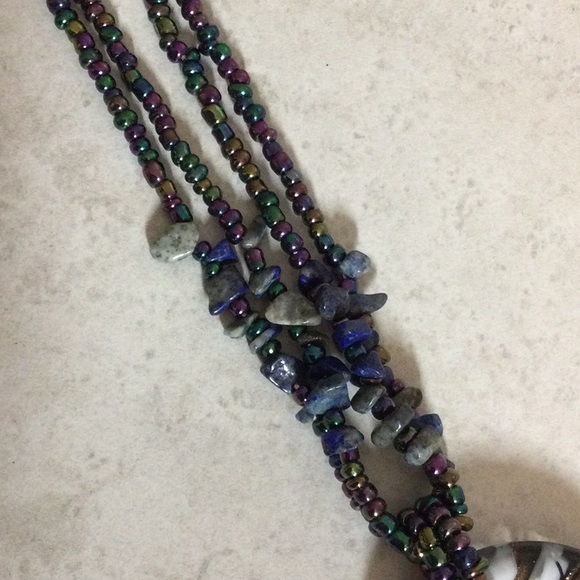 Iridescent bead necklace with Puka shells and  starburst pendant - Picture 5 of 7